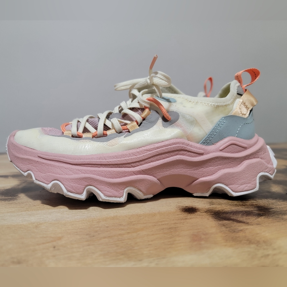 Sorel Kinetic Breakthru Sneaker